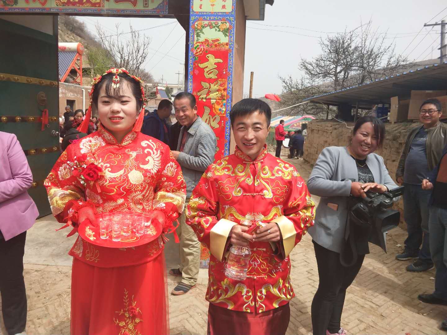 志丹县义正镇小山村  祝：新郎新娘  白头偕老