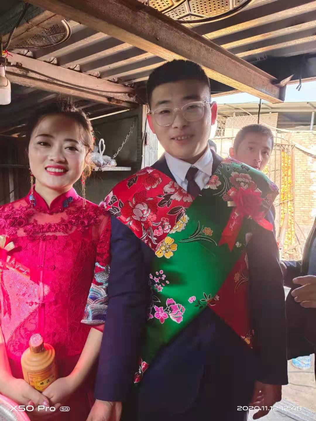 志丹县吴堡乡纸坊村 新郎新娘辛福美满