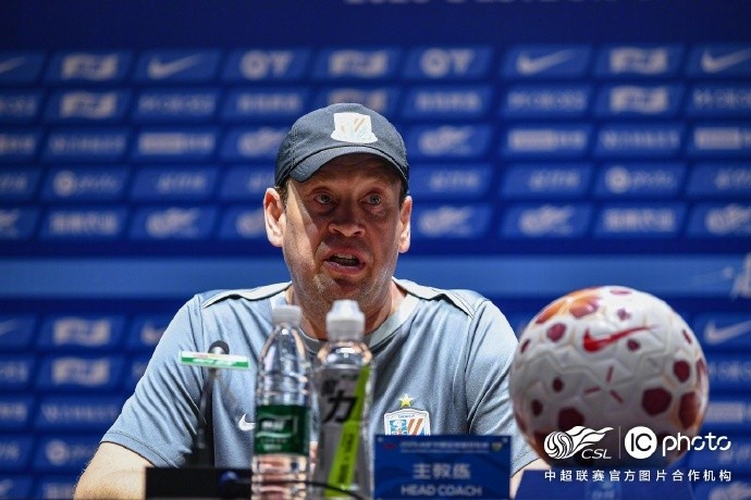 斯卢茨基官宣告别申花：有些事无法改变时，是时候离开了
