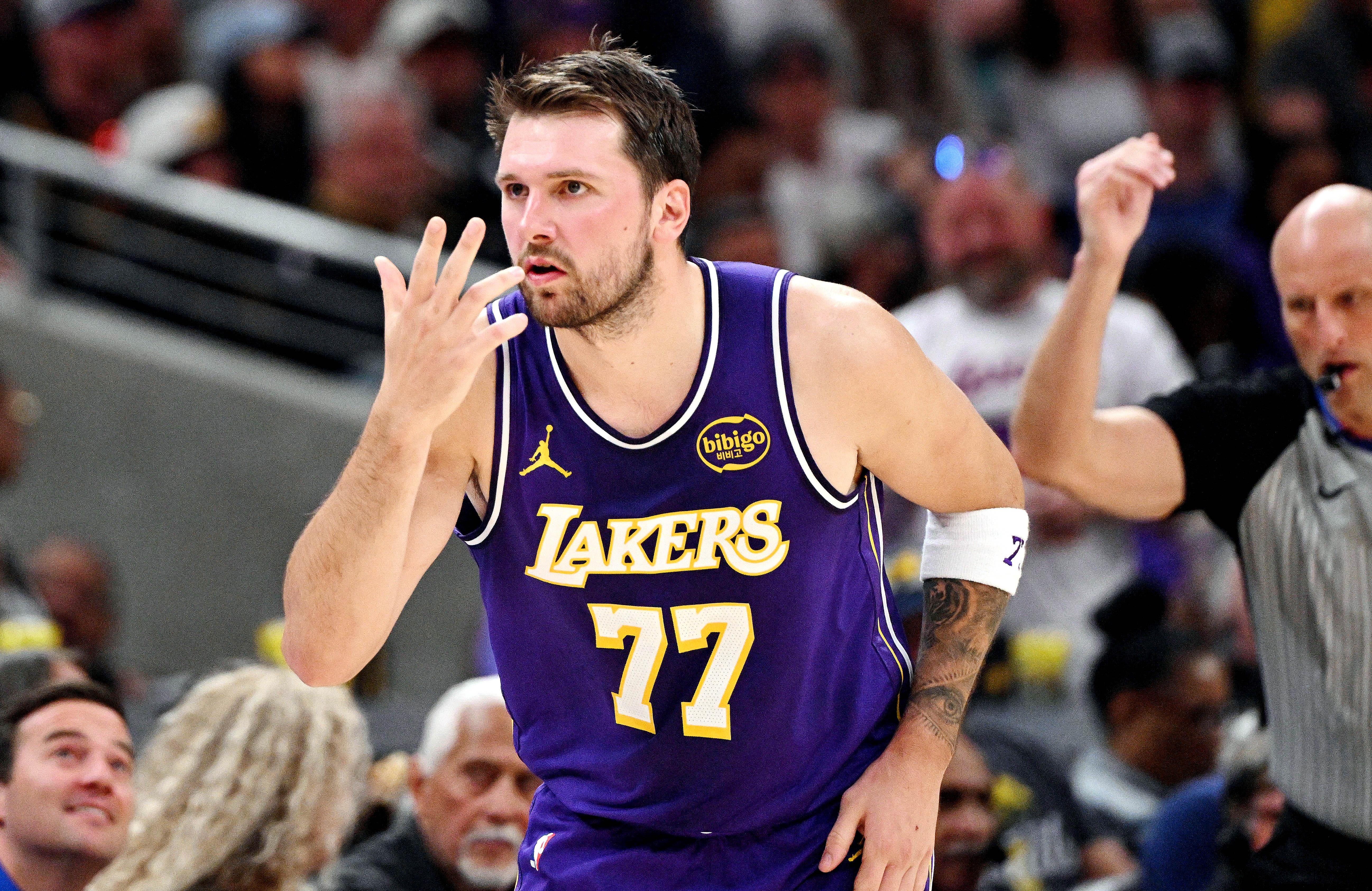 乔·约翰逊：东契奇压力大于塔图姆，需打满82场并冲击MVP