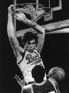 HoopsHype80大国际球员榜单引争议：文班第50，约基奇仅第4，奥拉朱旺登顶