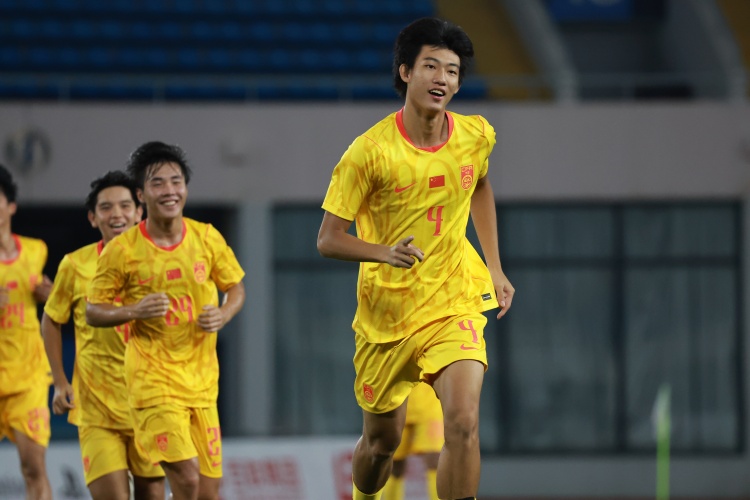 台风取消决赛 U17国足与阿森纳并列夺冠 赵松源当选MVP