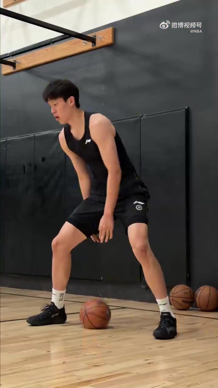 杨瀚森合练JJJ自称被打爆 小乔丹现场指导