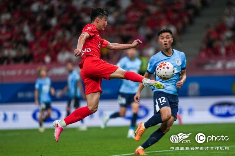 李新翔补时头球救主 海港1-1大连英博