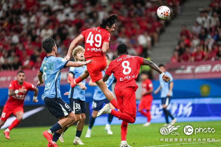 李新翔补时头球救主 海港1-1大连英博