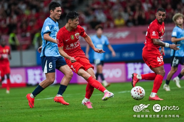 李新翔补时头球救主 海港1-1大连英博
