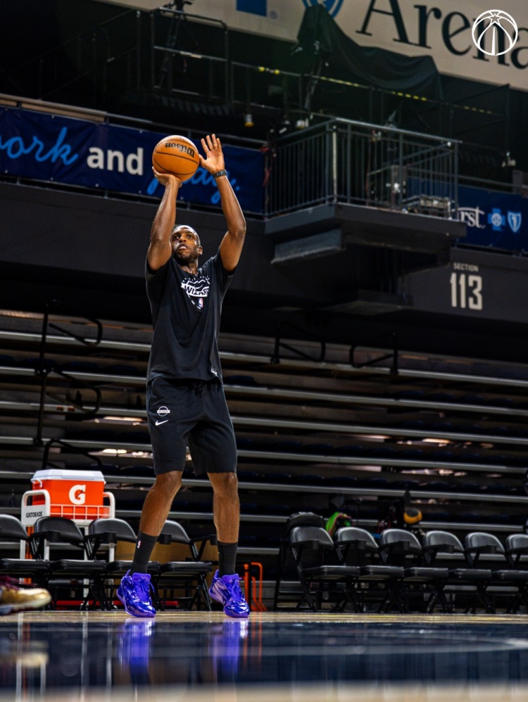 3年1760万&还有油！奇才官方晒米德尔顿训练照
