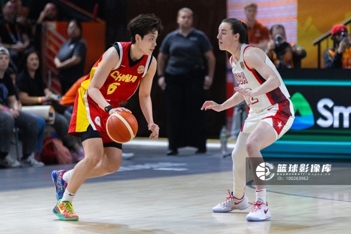 外线核心！杨舒予本届世界杯场均14.2分3板5.6助 三分命中率50%
