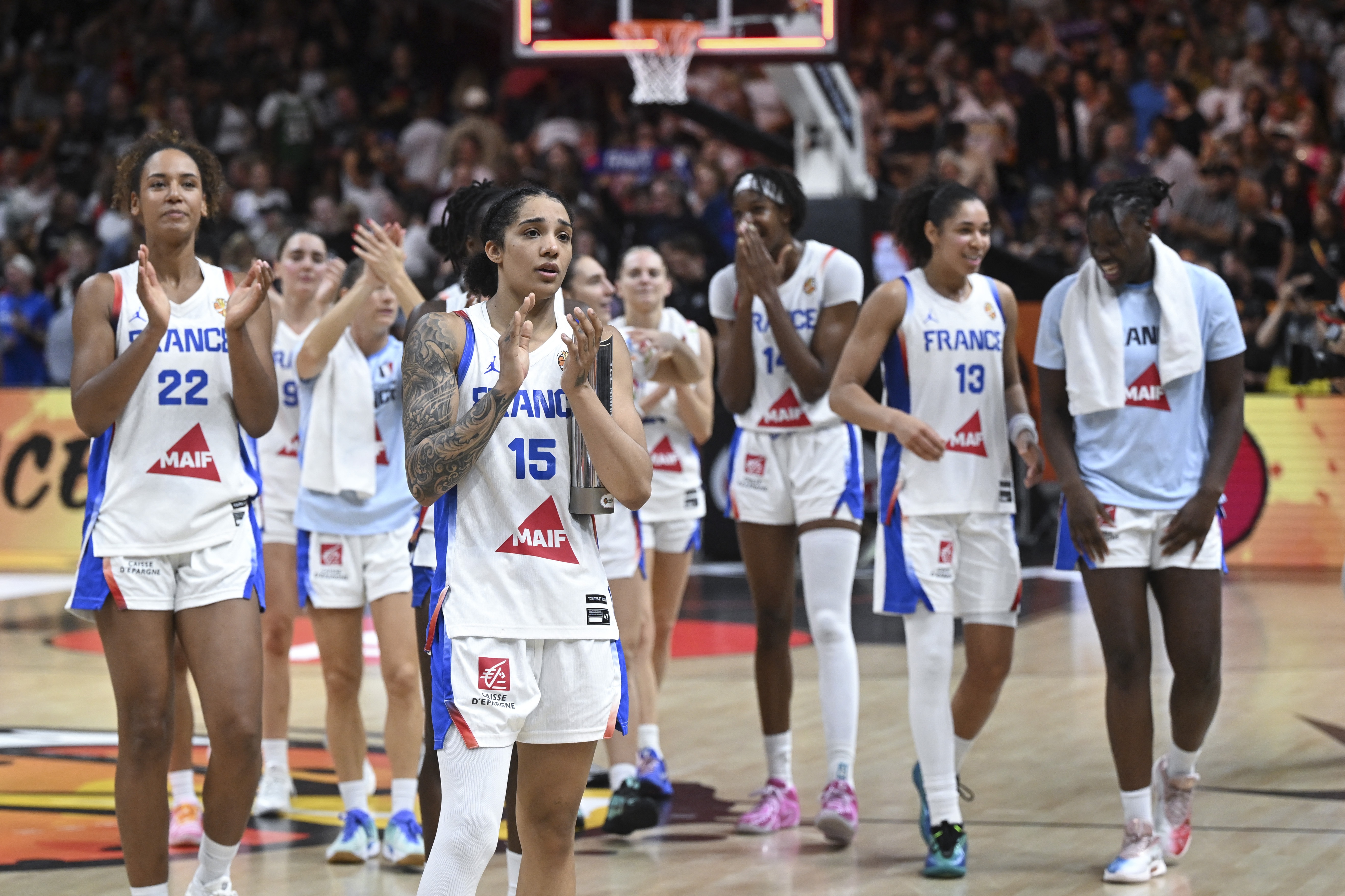 实力超群！法国女篮场均净胜35.6分&打中国女篮赢29分 决赛PK美国