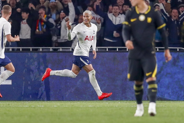 希勒痛批热刺将帅失和：里沙利松将成更衣室隐患
